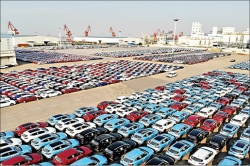 Importing cars will be economical/ Revision of the import tariff is the government's new solution to calm the market